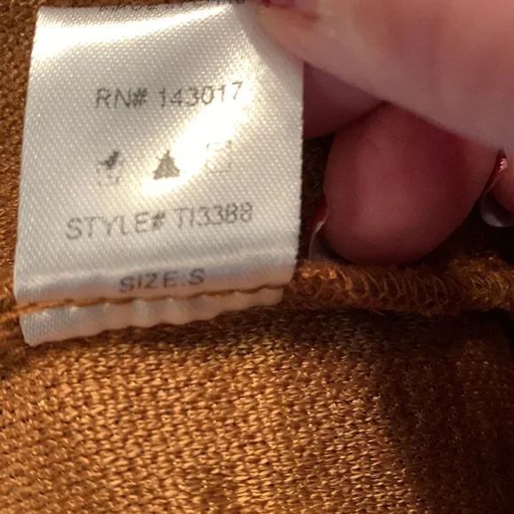 Betsy's Boutique Pull Over Top , Brown, Size Small - Picture 11 of 12